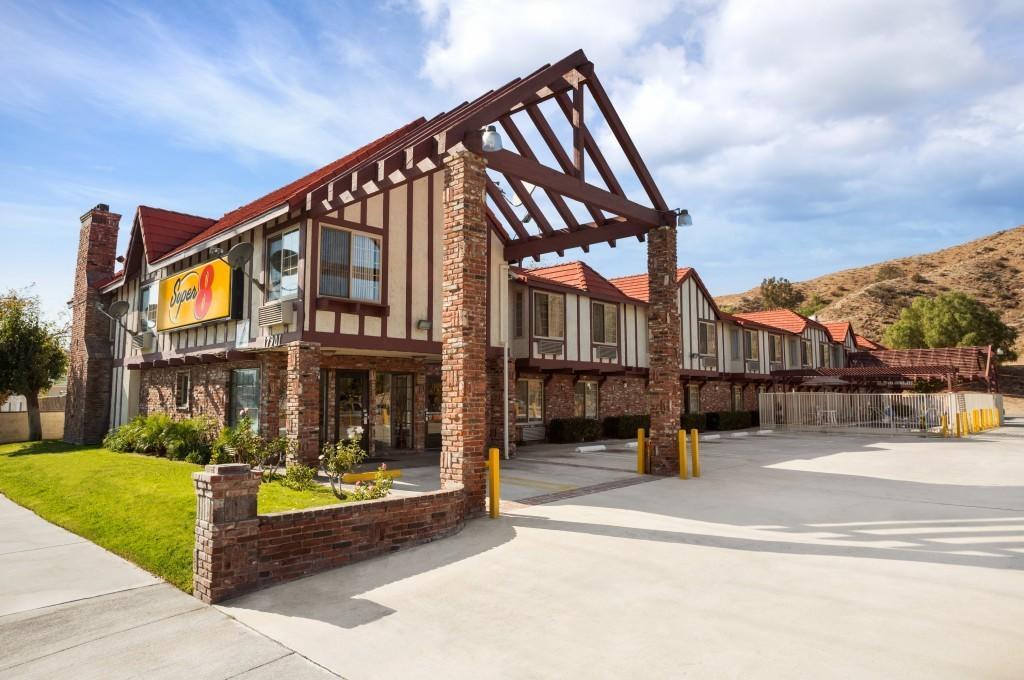 Super 8 By Wyndham Santa Clarita/Valencia Motel Eksteriør billede