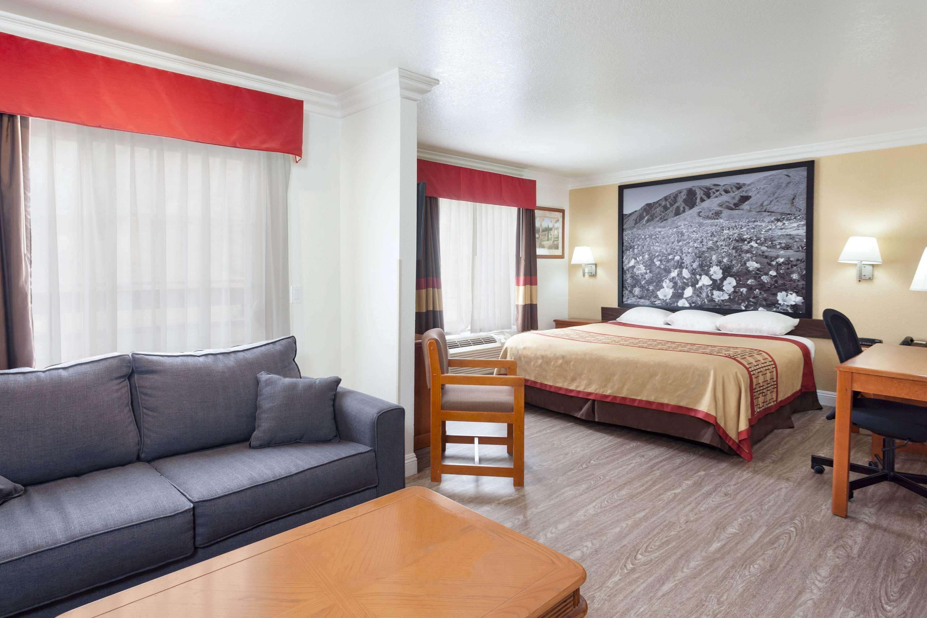 Super 8 By Wyndham Santa Clarita/Valencia Motel Eksteriør billede