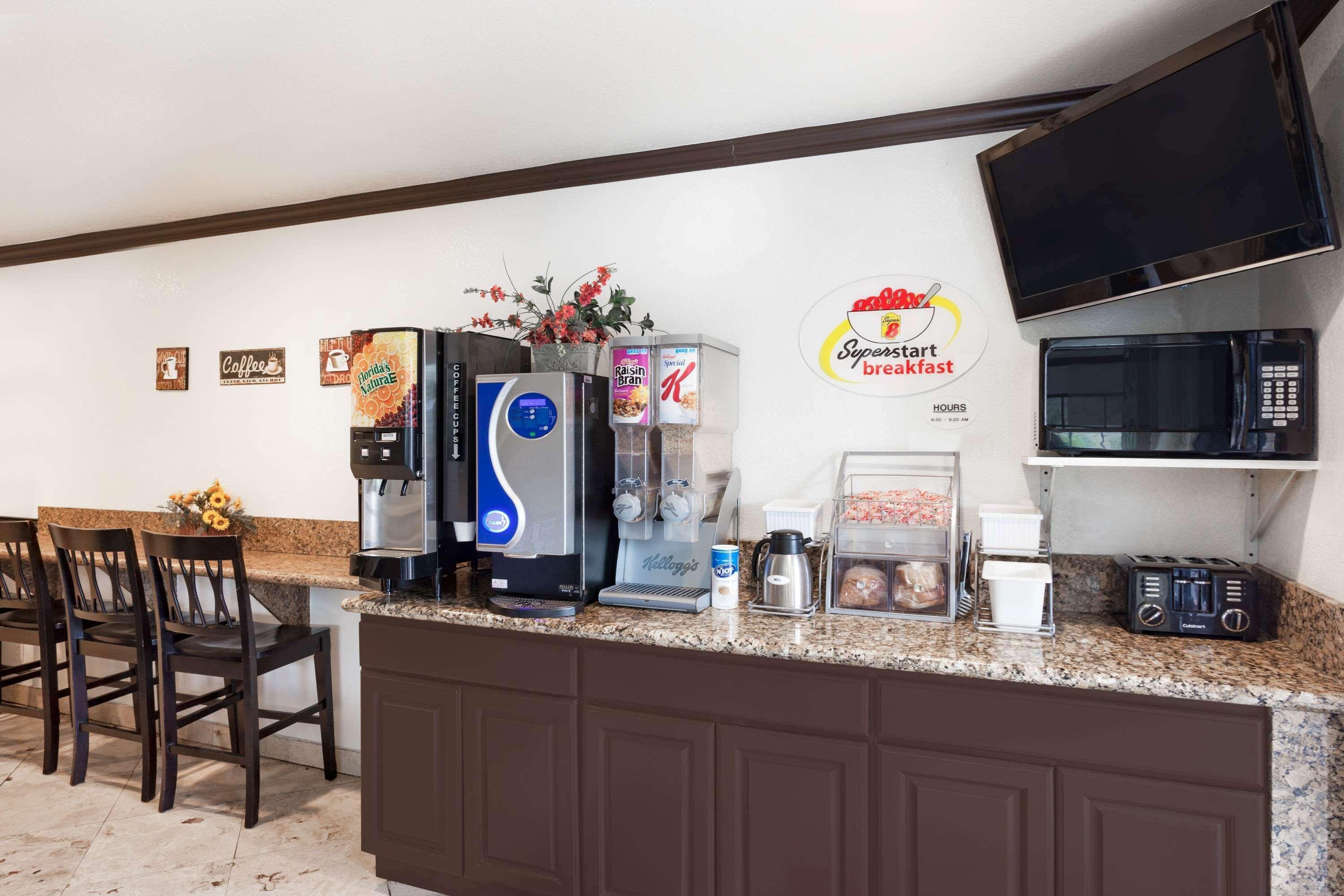 Super 8 By Wyndham Santa Clarita/Valencia Motel Eksteriør billede
