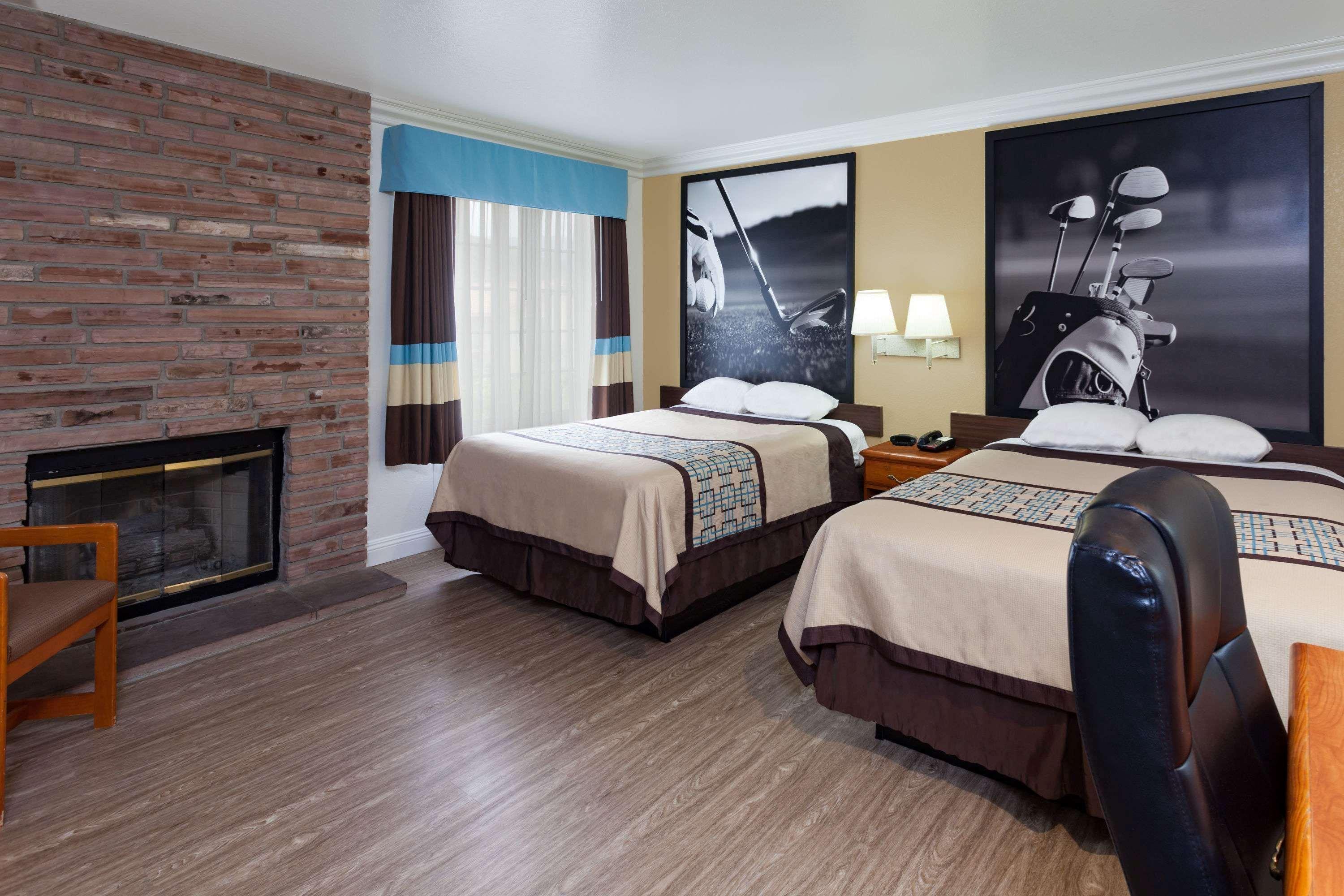 Super 8 By Wyndham Santa Clarita/Valencia Motel Eksteriør billede