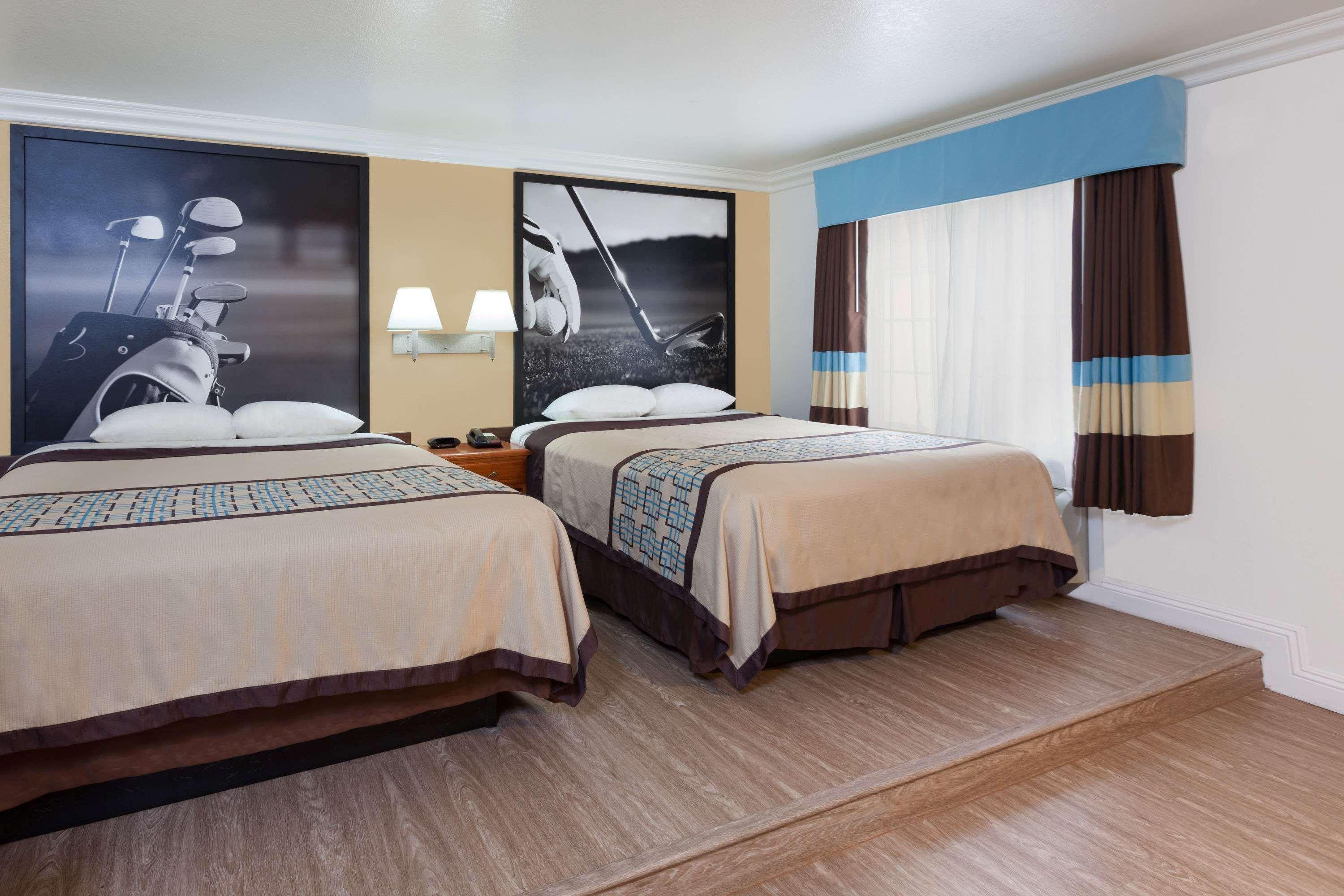Super 8 By Wyndham Santa Clarita/Valencia Motel Eksteriør billede