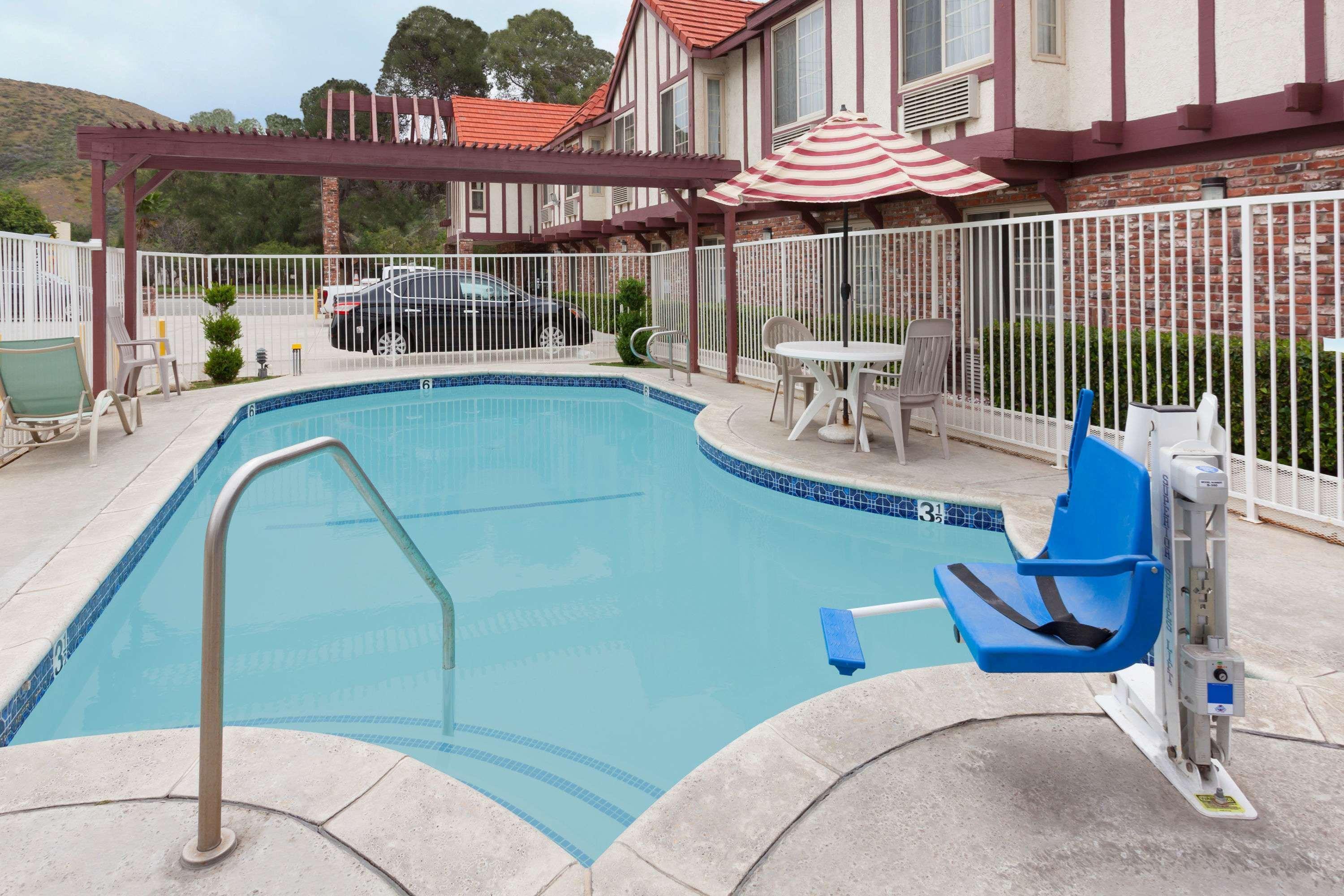 Super 8 By Wyndham Santa Clarita/Valencia Motel Eksteriør billede