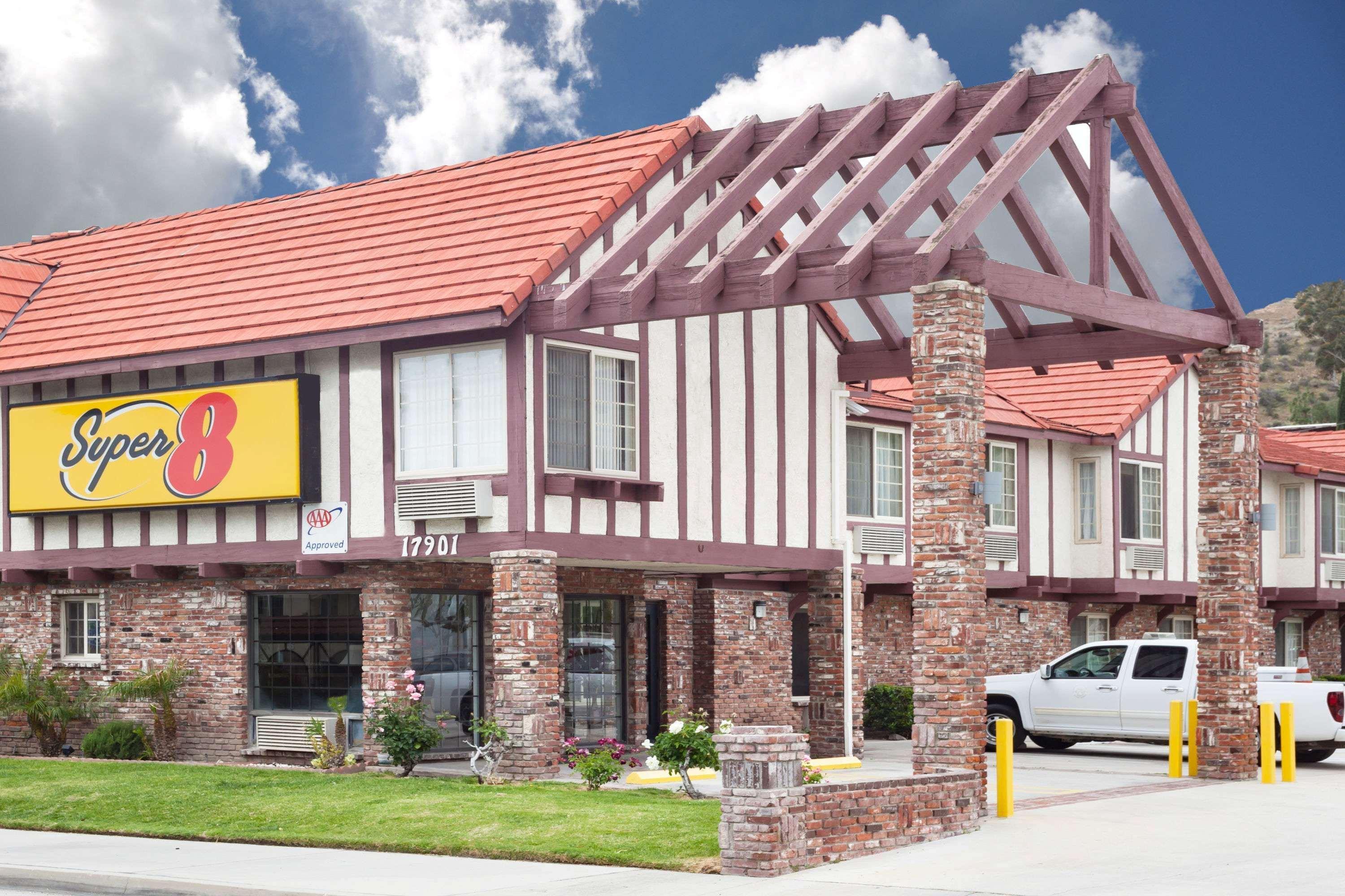 Super 8 By Wyndham Santa Clarita/Valencia Motel Eksteriør billede