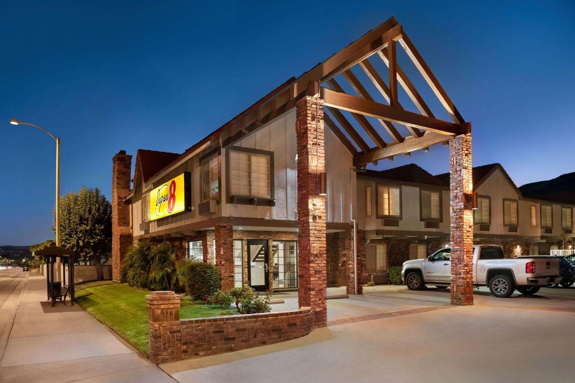 Super 8 By Wyndham Santa Clarita/Valencia Motel Eksteriør billede