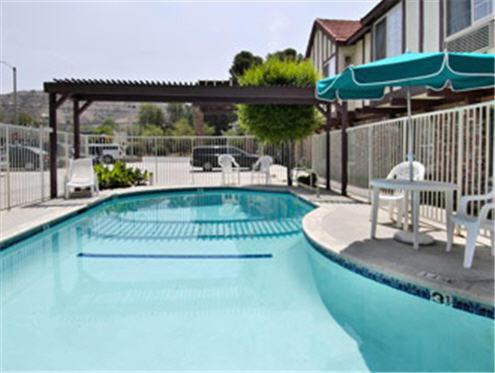 Super 8 By Wyndham Santa Clarita/Valencia Motel Faciliteter billede