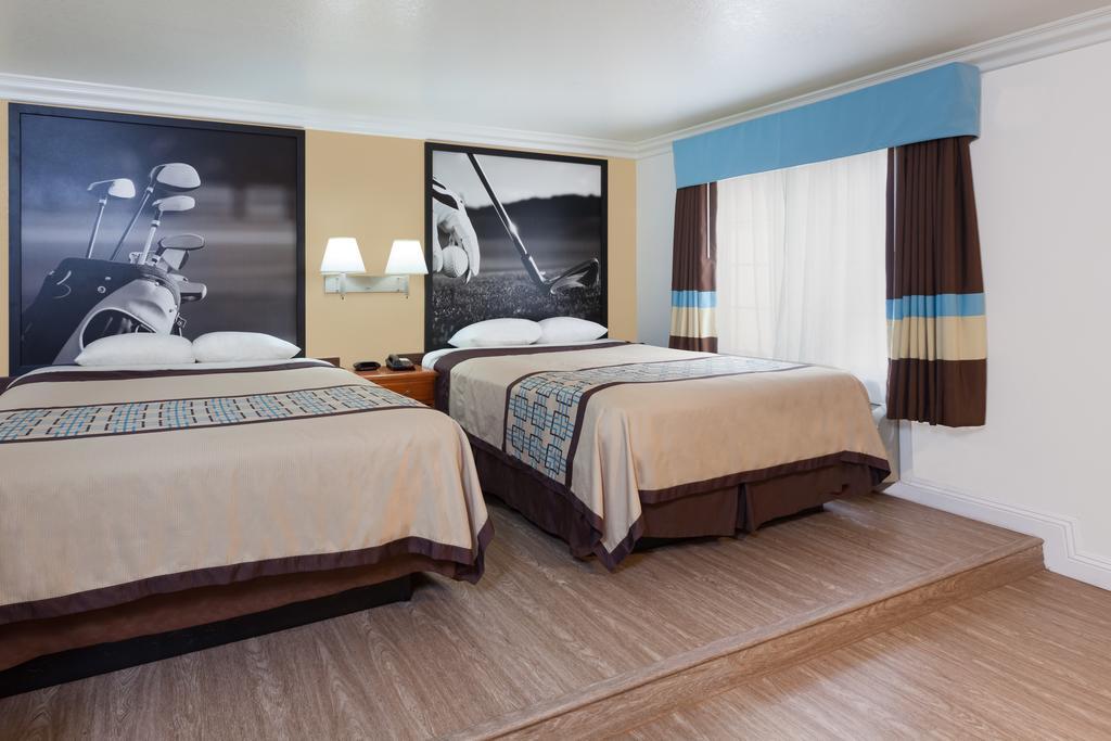 Super 8 By Wyndham Santa Clarita/Valencia Motel Eksteriør billede